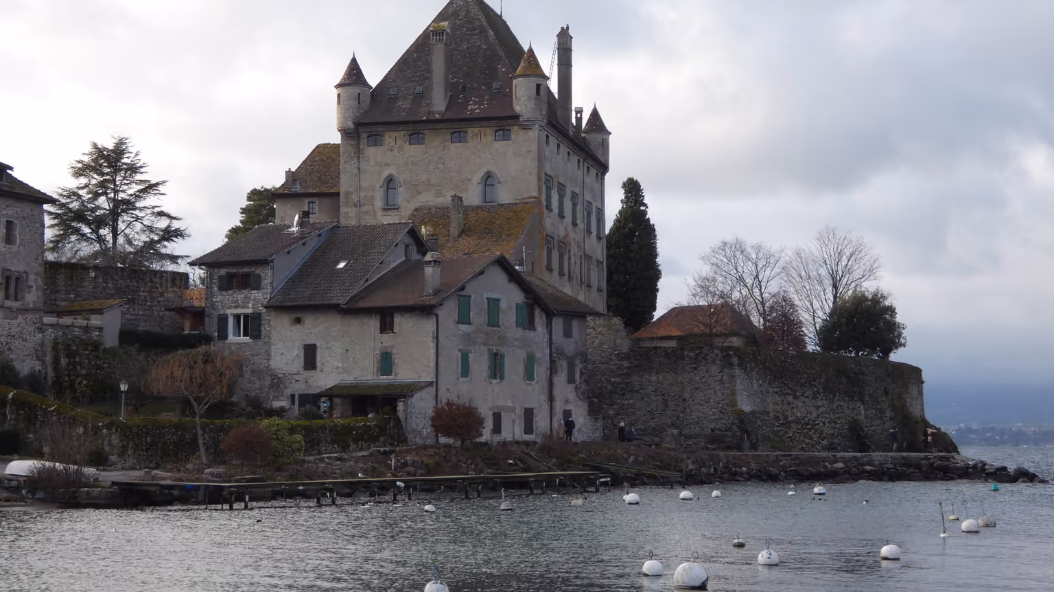 Boats at Yvoire’s Port des Pêcheurs below the castle